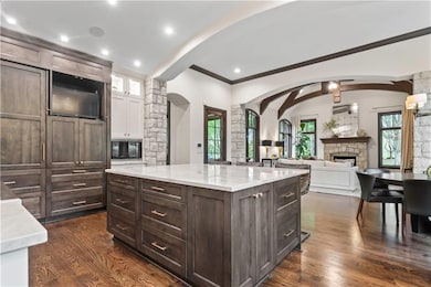 10408 Howe Ln, Leawood, KS 66206 - photo 5