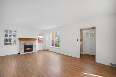 208 N Maple Terrace, Oconomowoc, WI 53066 - photo 5