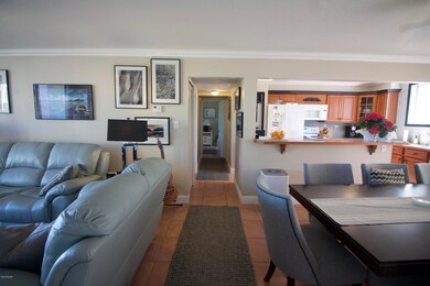 Hall to bedrooms