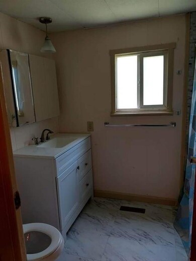 20 Fairway Ave, Newport, NH 03773 - photo 4