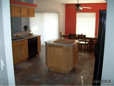 LARGE KITCHEN