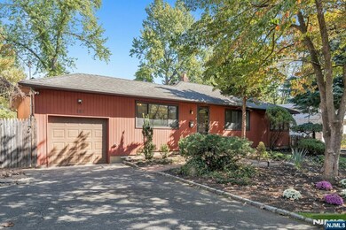 192 Valley Rd, River Edge, NJ 07661 - photo 2