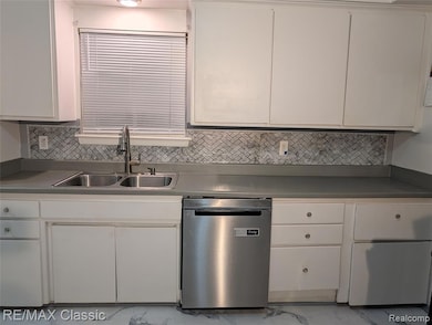 679 Linda Vista Dr, Pontiac, MI 48342 - photo 4