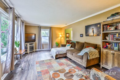 1611 Evergreen St-13
