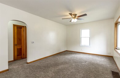 835 Maxwell St, Waterloo, IA 50701 - photo 4