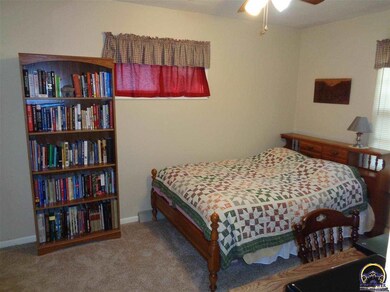 723 SW Cambridge Ave, Topeka, KS 66606 - photo 7