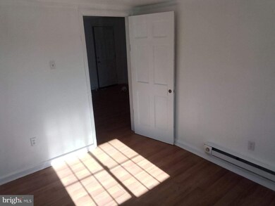 292 N Washington St unit 204, Berkeley Springs, WV 25411 - photo 3