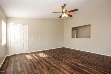 004-photo-living-room-6089617