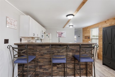Eat in kitchen with a great bar for eating, entert