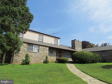 215 Maple Ave, Reading, PA 19607 - photo 4