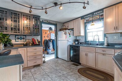 375 Mystic St, Manchester, NH 03103 - photo 3