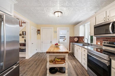 10-custom-459-durham-rd