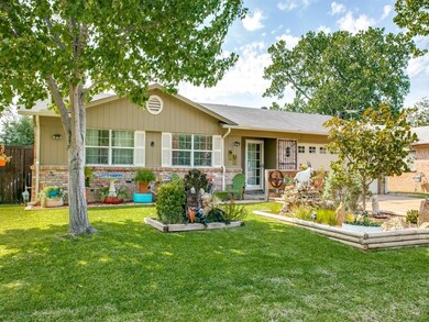 921 Venice St, Hurst, TX 76053 - photo 2