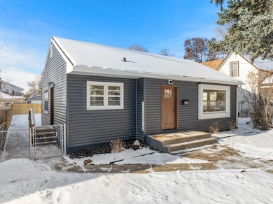 907 2nd St NE, Minot, ND 58703 - photo 4