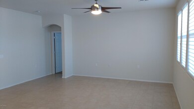 large family room w/fan