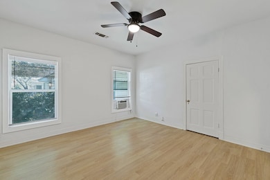 608 W Hickory St unit B, Denton, TX 76201 - photo 6