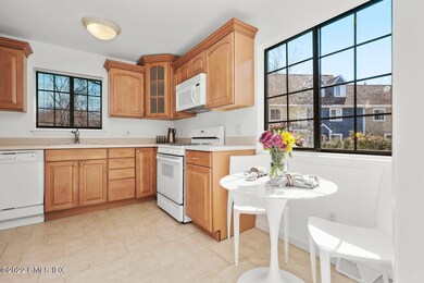 37 Sheep Hill Rd Unit 8-large-005-010-01