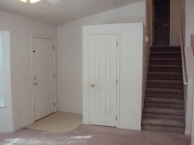 Entry/Closet