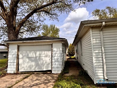 418 E Baldwin Ave, Paulding, OH 45879 - photo 3