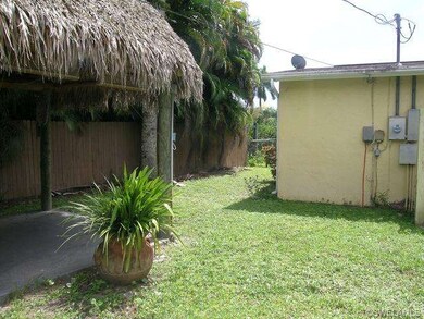 4131 Coconut Circle N. Chickee/House