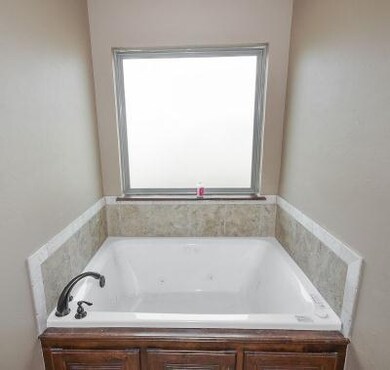 Master bath jacuzzi