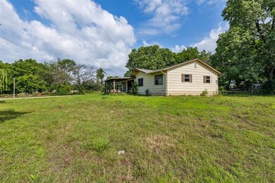 View of grassy yard