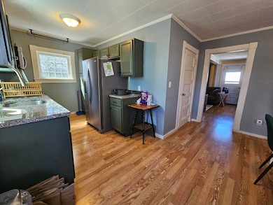 4. Eat in Kitchen