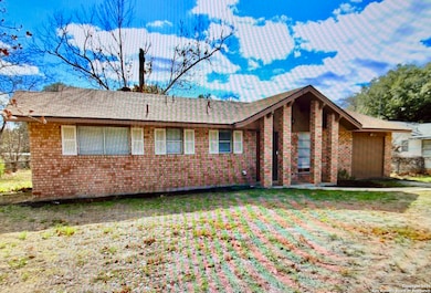 315 Mockingbird Ln, Devine, TX 78016 - photo 2