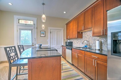 Eat-in Kitchen