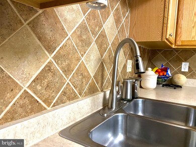 1402 Orchard View Rd, Reading, PA 19606 - photo 2