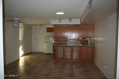 KITCHEN FAMILYROOM