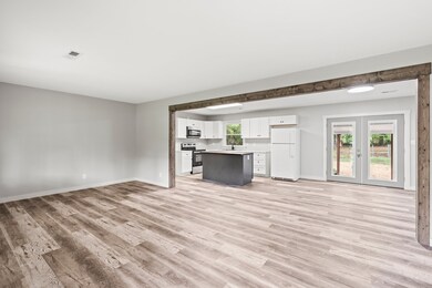 306 Rogers Dr, Manchester, TN 37355 - photo 4