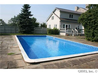 Swimming Pool/Hot Tub/Sauna The inground pool with