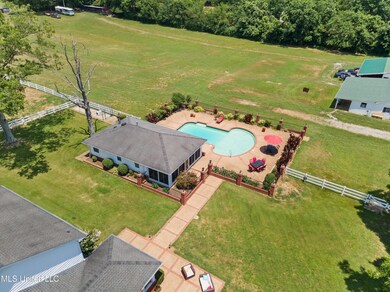 Pool & Pool House