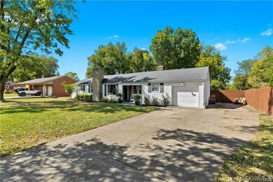 905 Sycamore Dr, Jeffersonville, IN 47130 - photo 2