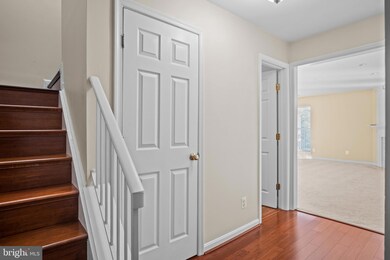 8211 Crossbrook Ct unit 202, Lorton, VA 22079 - photo 3