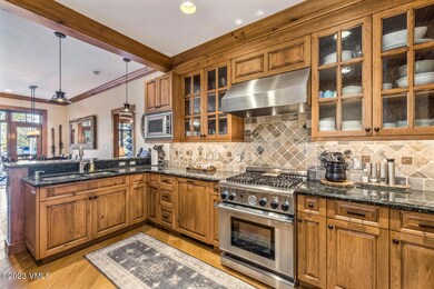 50 Peak View-large-009-037-Kitchen-1499x