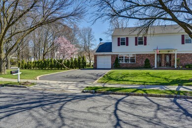37 Kolas Ct Middletown NJ-large-004-2-Fr