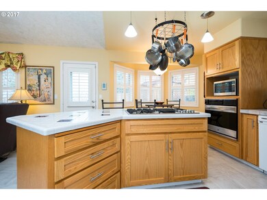 376 SW Chapman Ave, Troutdale, OR 97060 - photo 3