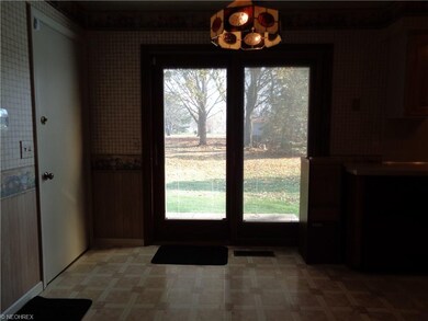 EAT IN KITCHEN WITH SLIDERS TO THE PATIO