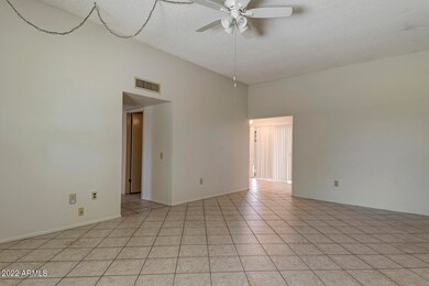 05_10026_W_Hawthorn_Dr__05_mls