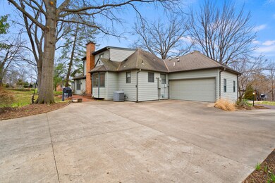2 E Burnam Rd, Columbia, MO 65203