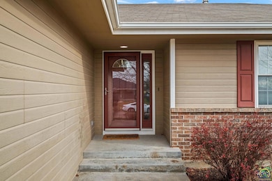 4516 SW Lakeside Dr, Topeka, KS 66610 - photo 5