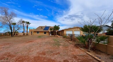 Custom Horse zoned property with Detached GUEST ho