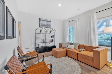 86 Ollie St, Johnson City, TN 37615 - photo 4