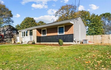 109 Vineyard Rd, Warwick, RI 02889 - photo 2