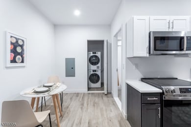 10 Commerce Ct unit 2F, Newark, NJ 07102 - photo 4