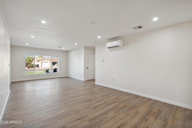 06-Living Room