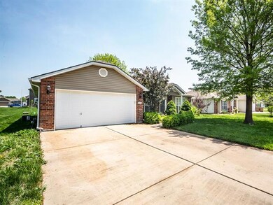 817 Coventry Ln, Raymore, MO 64083 - photo 2