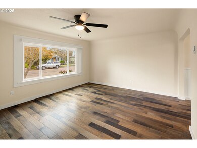 1213 Modoc St, Springfield, OR 97477 - photo 7